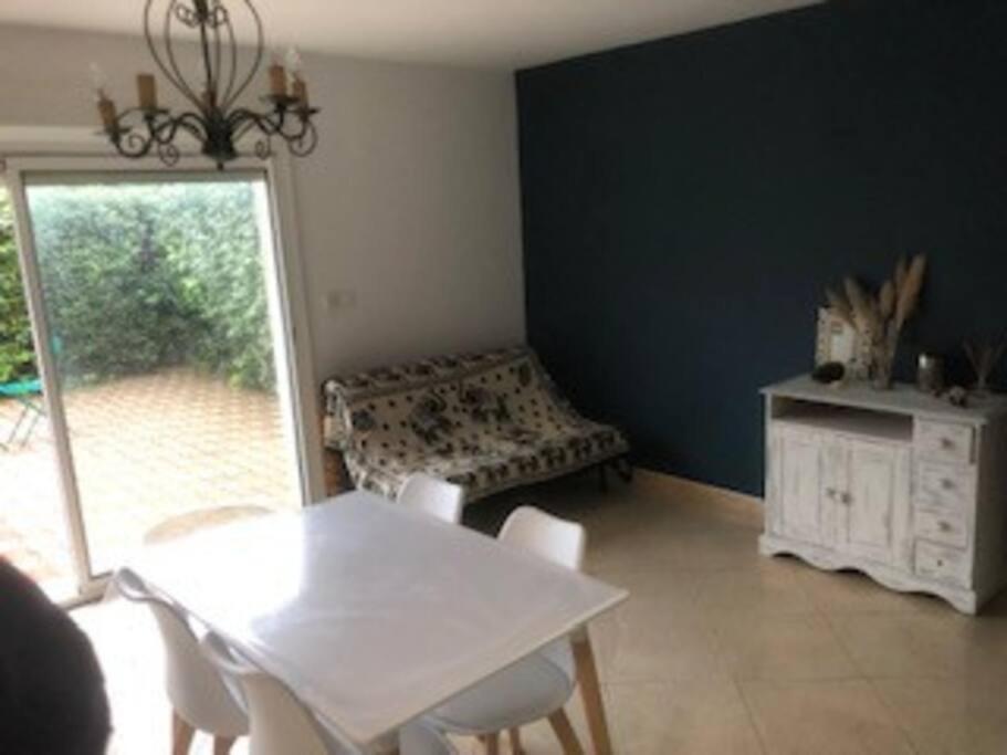 Maison Dans Une Propriete Avec Une Cour Corneilhan Экстерьер фото