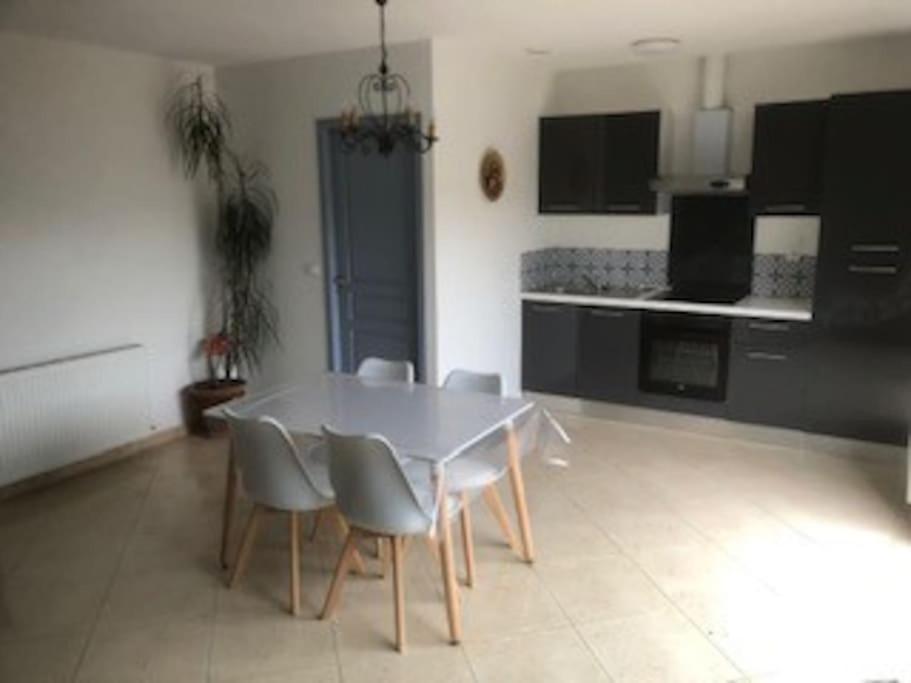Maison Dans Une Propriete Avec Une Cour Corneilhan Экстерьер фото